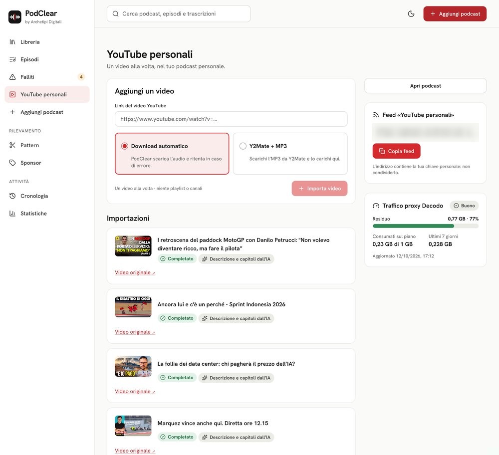 Pagina YouTube personali di PodClear: campo per il link del video, scelta tra download automatico e caricamento MP3, elenco delle importazioni completate con descrizione e capitoli dall'IA, feed personale (indirizzo oscurato) e stato del traffico.